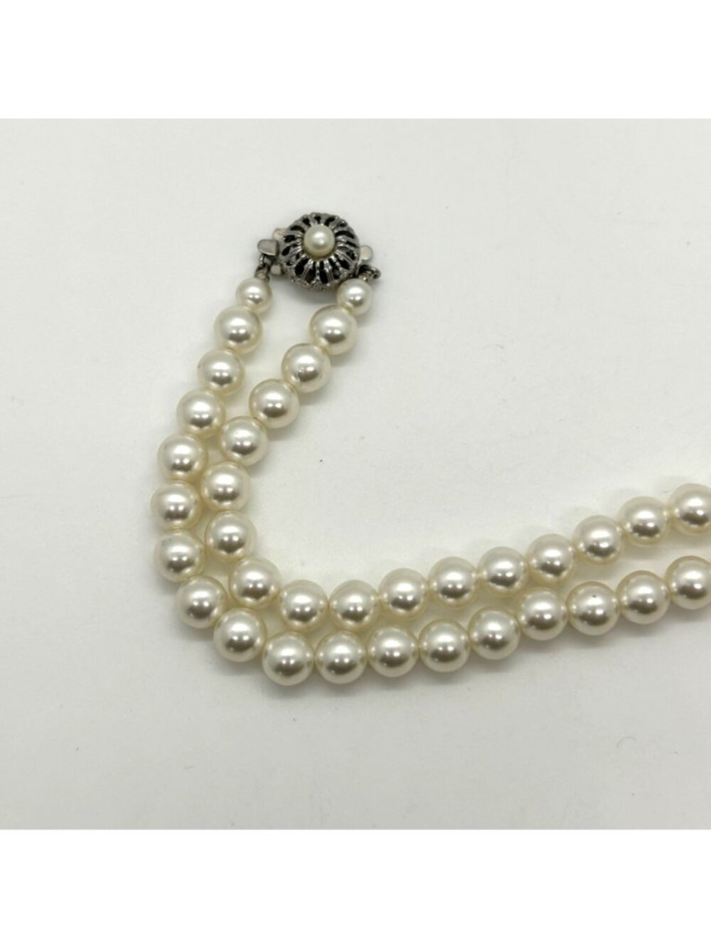 Vintage Sarah Coventry Faux Pearl Necklace, Floral Box Clasp Classic 1960s - Picture 4 of 16